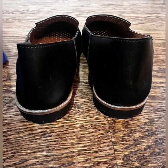 Adrienne vittadini perforated flats in excellent like new condition size 10​ - Picture 7 of 8